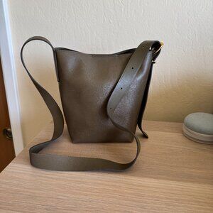 Madewell The Essential Mini Bucket Tote in Leather